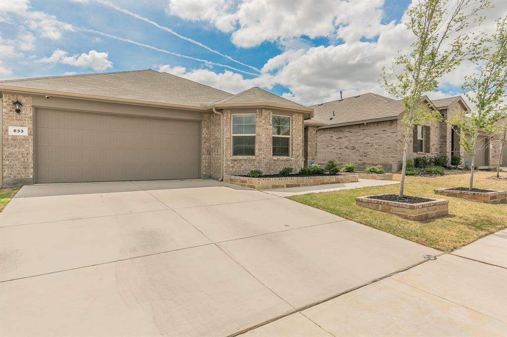 Property Photo: 633 Spaulding Street TX 76247