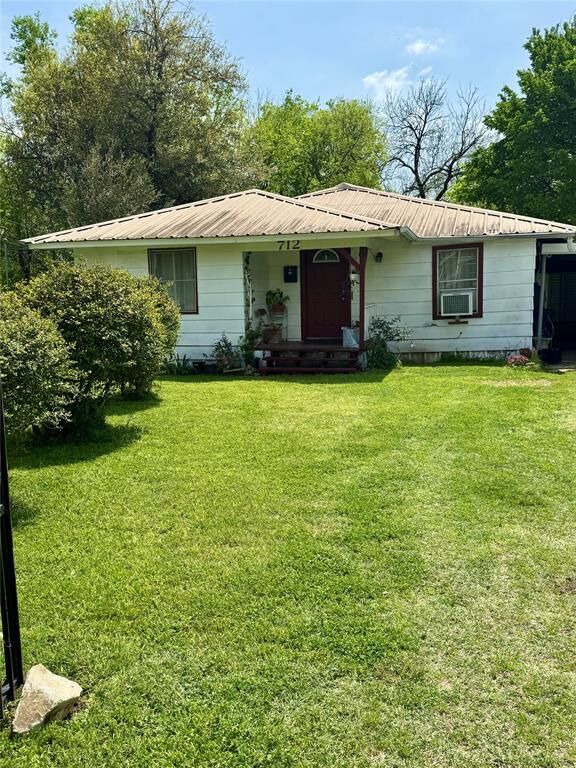 712 E Liberty Street  Mexia TX 76667 photo