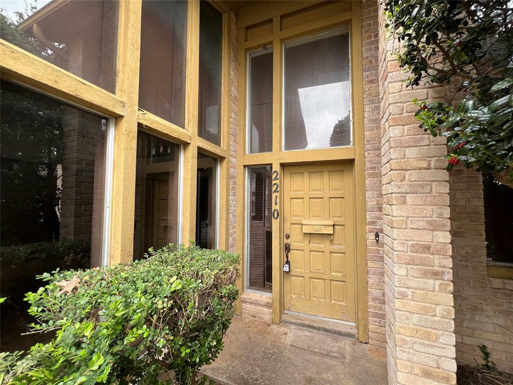 Property Photo: 2210 Seville Court TX 76013