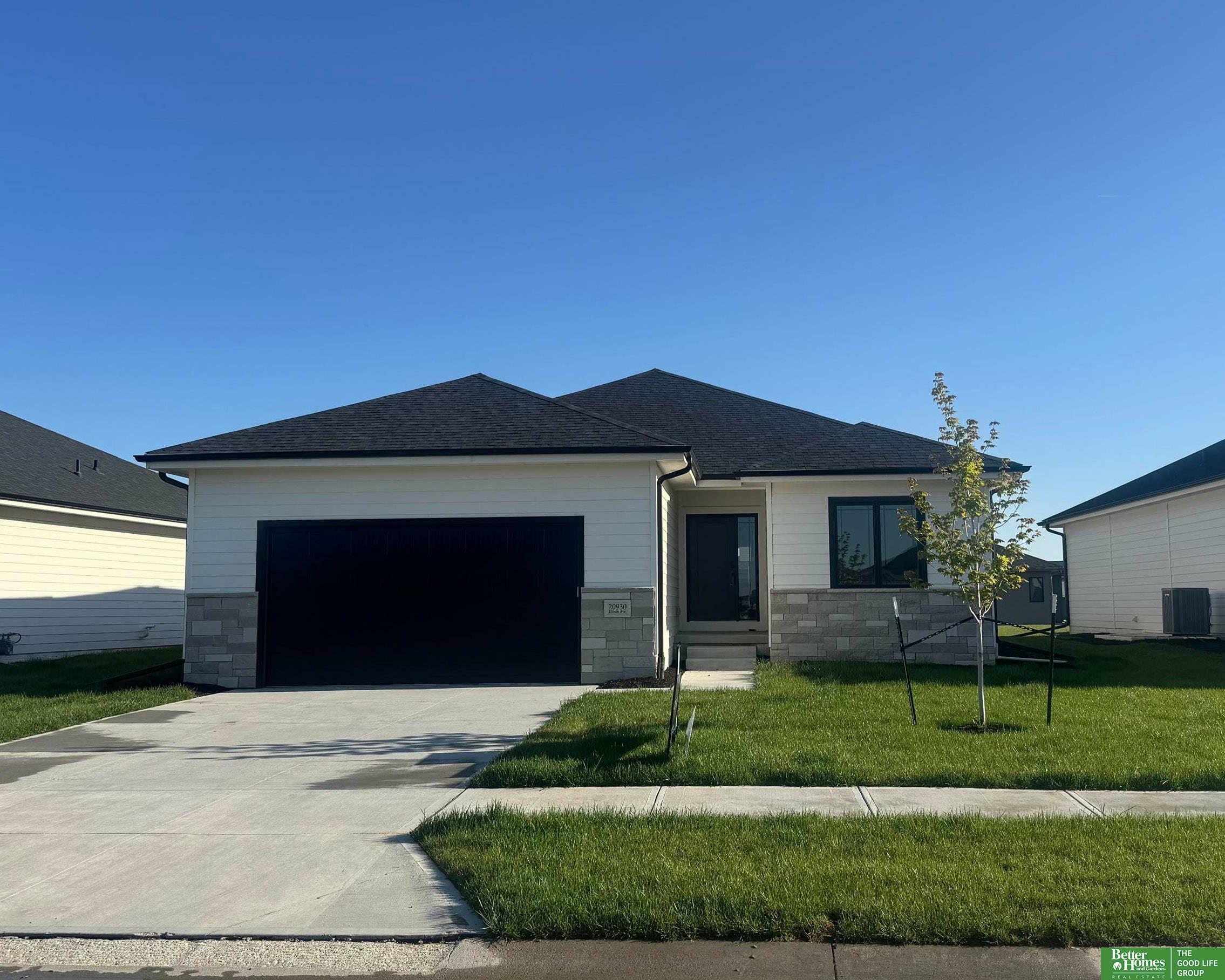Property Photo: 20930 Ellison Avenue NE 68022