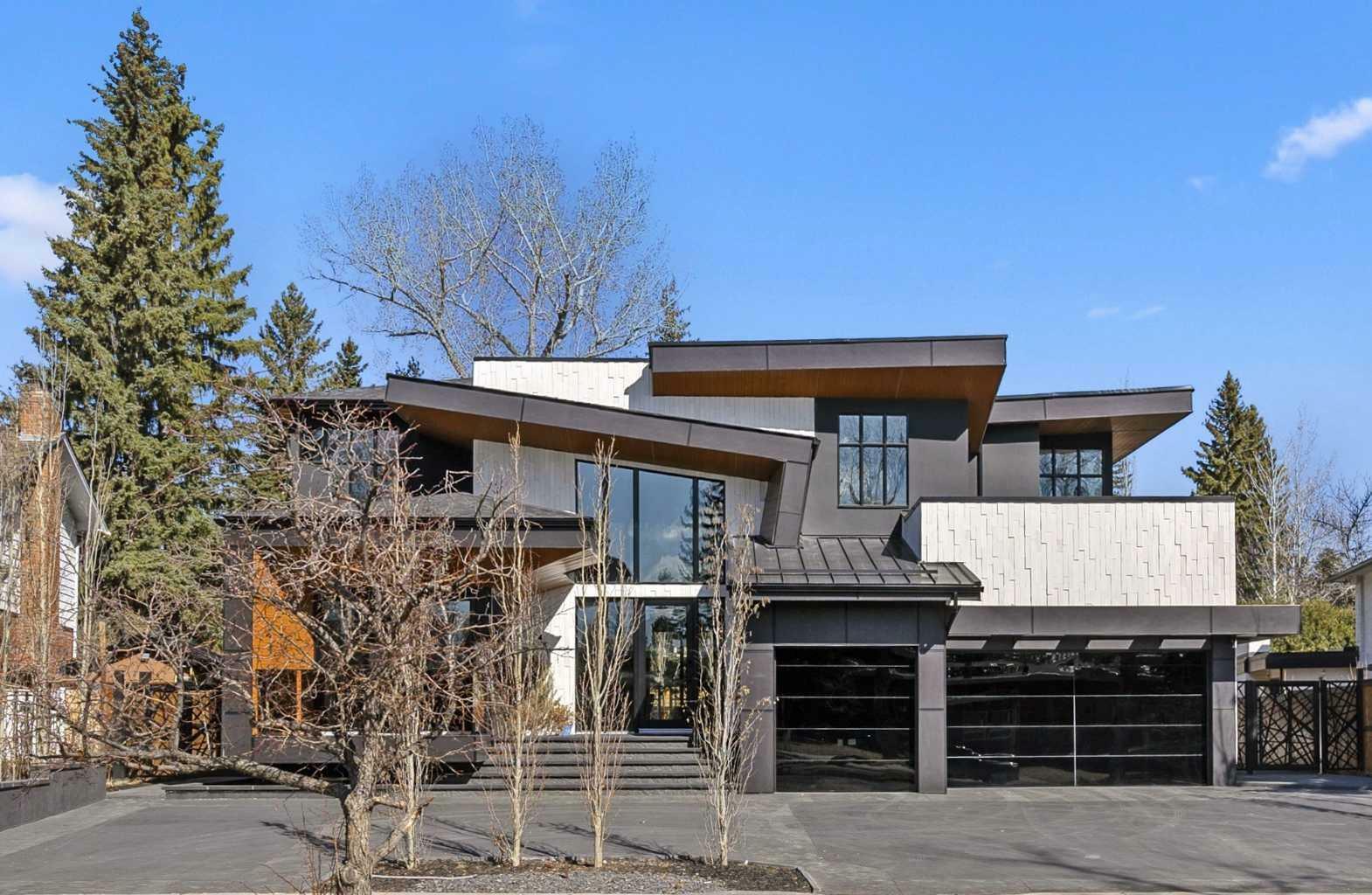 Property Photo: 1016 Beverley Boulevard SW AB T2V 2C5