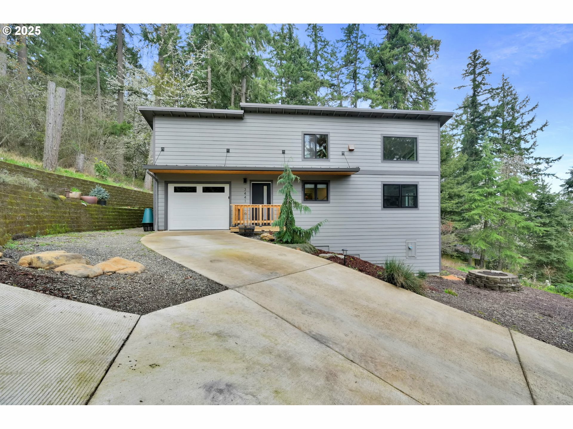 Property Photo: 3441 Timberline Dr OR 97405