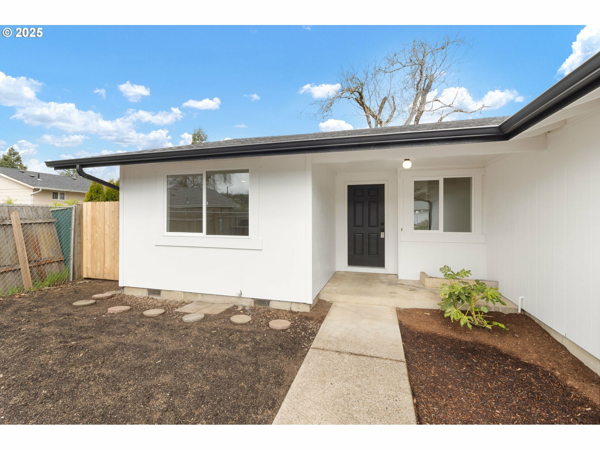 Property Photo: 6508 E St OR 97478