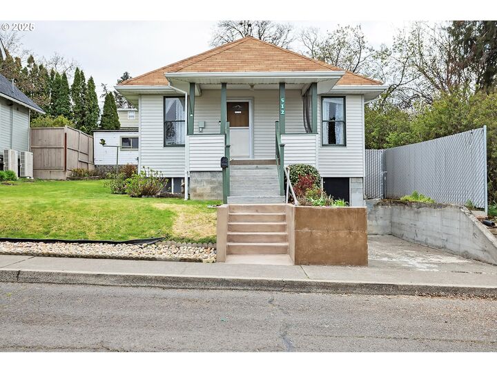 512 W 12th St  The Dalles OR 97058 photo