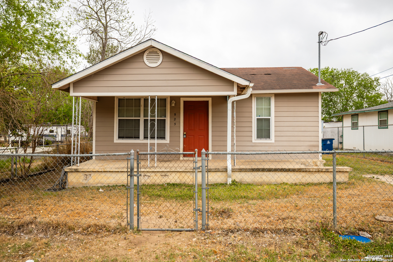 Property Photo:  525 Avenue D  TX 78065 