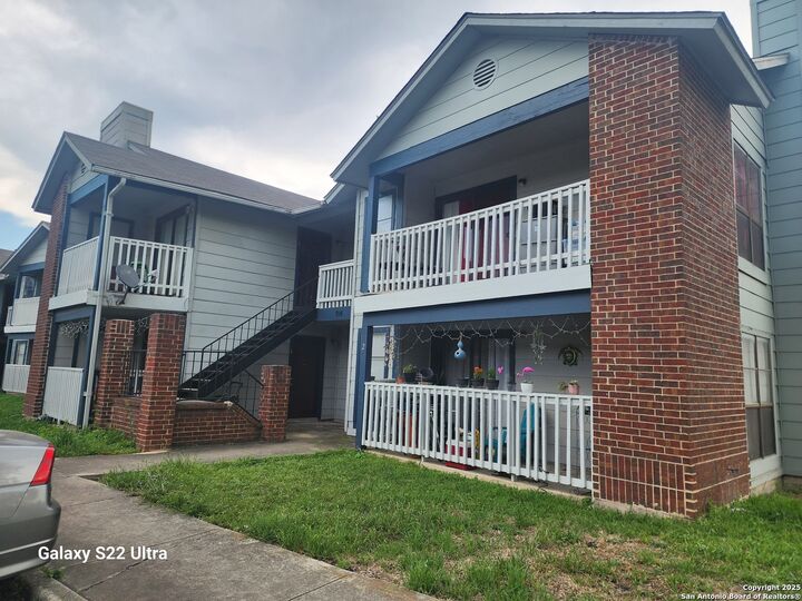 Property Photo: 814 Station St TX 78109