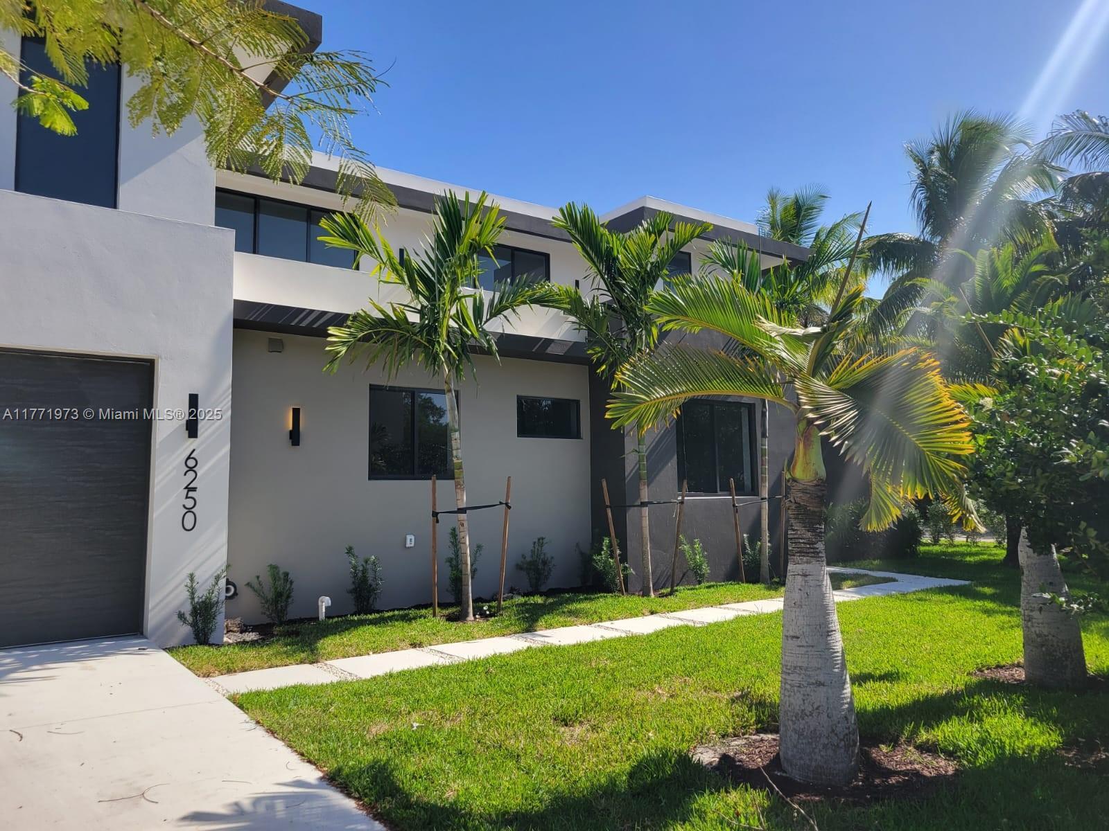 Property Photo: 6250 SW 78th St FL 33143