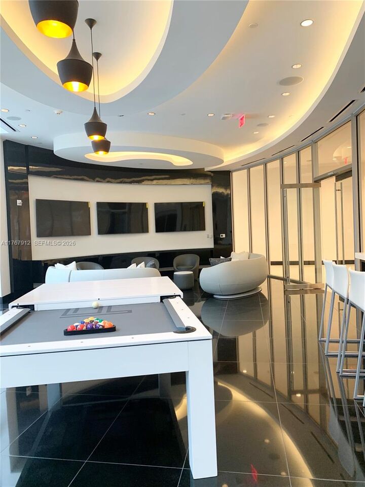 Property Photo:  851 NE 1st Ave 3905  FL 33132 