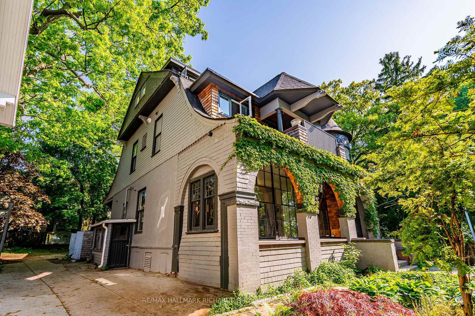 Property Photo: 3025 Queen Street E ON M1N 1A5