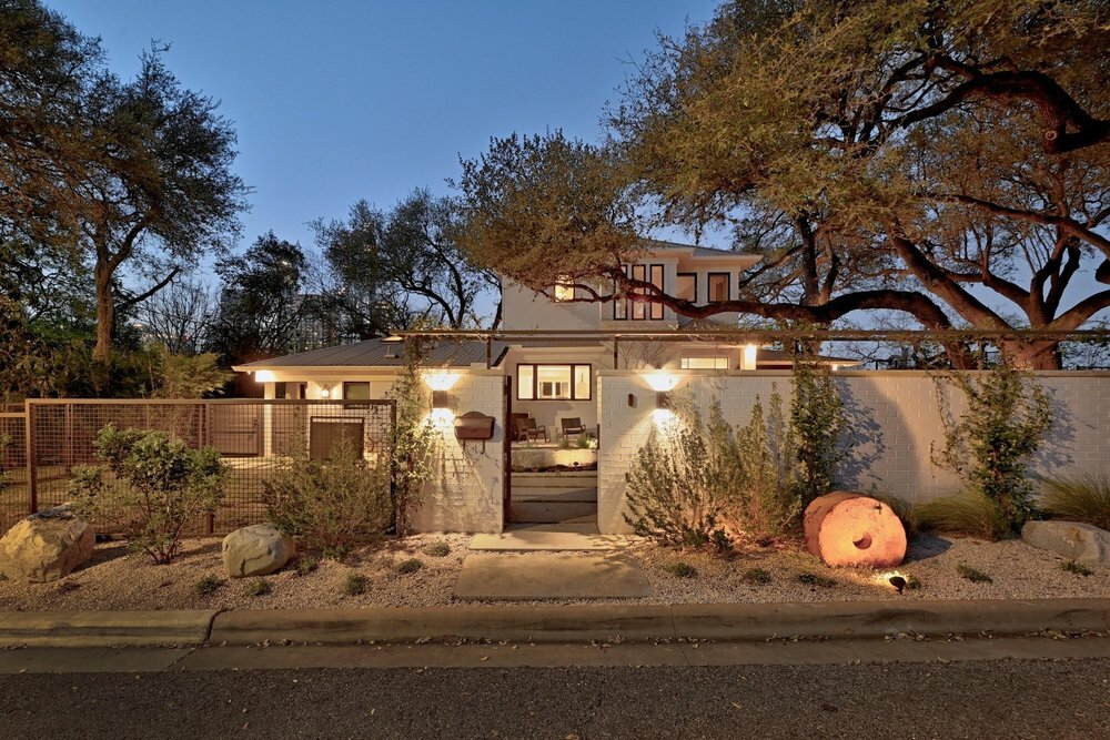 Property Photo: 804 Edgecliff Terrace TX 78704