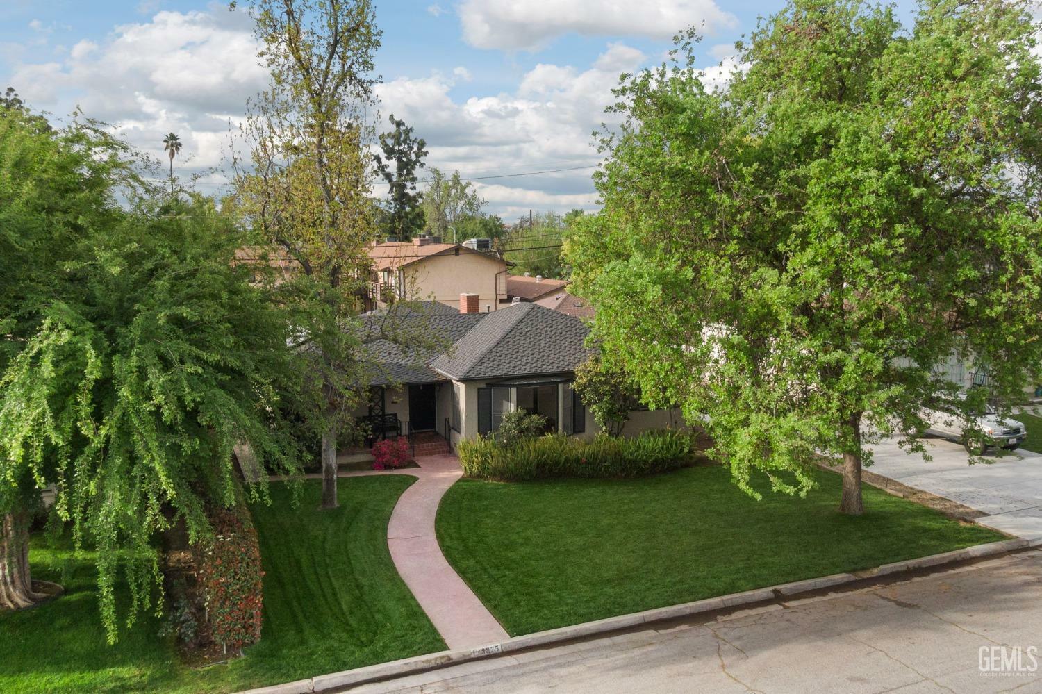 Property Photo: 3025 19th Street CA 93301