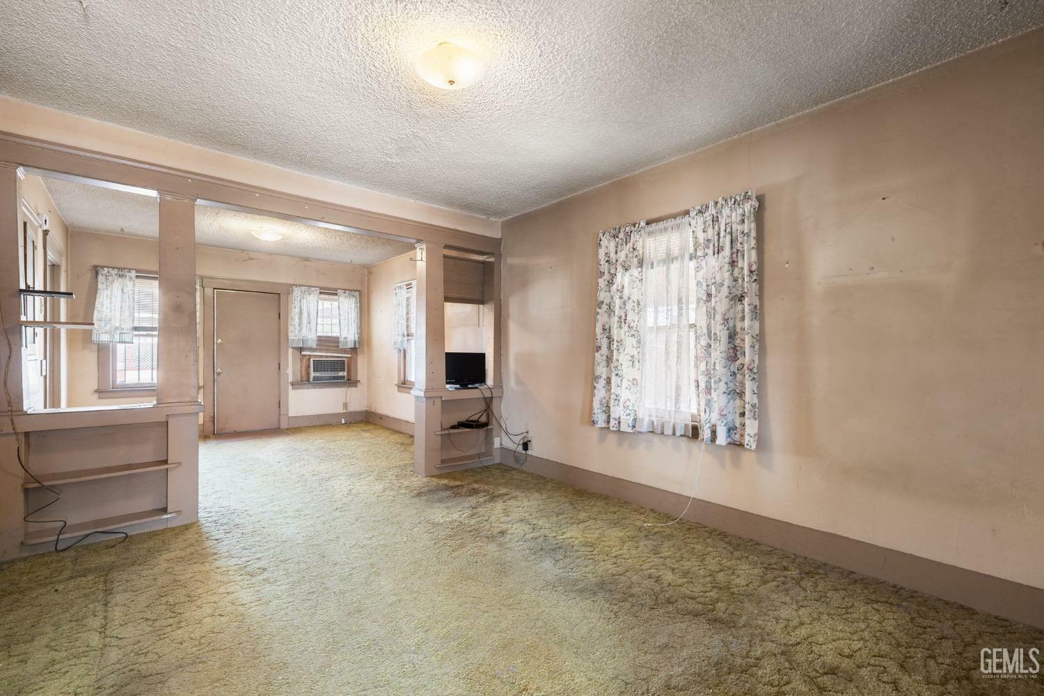 Property Photo: 1526 Kentucky Street CA 93305