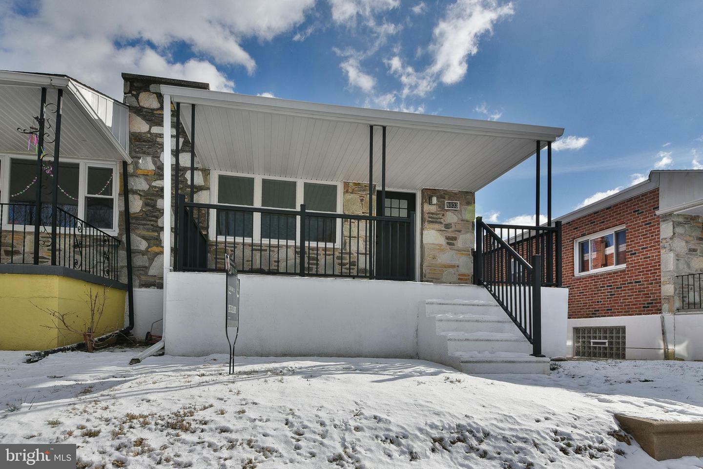 Property Photo: 8933 E Roosevelt Boulevard PA 19152