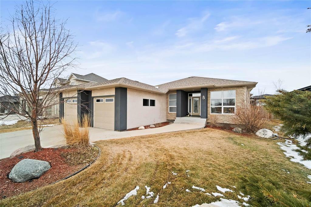 Property Photo: 8 Prairie Grass Lane MB R4G 0E1