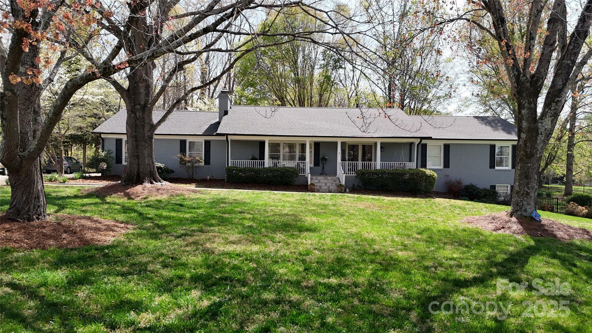 Property Photo: 2482 Kings Grant Road NC 28092