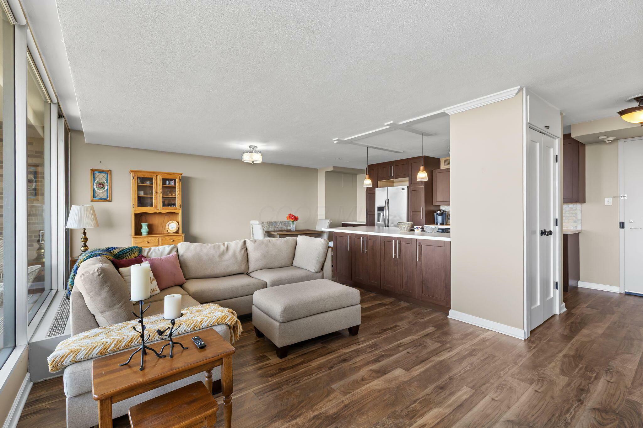 Property Photo: 1000 Urlin Avenue OH 43212