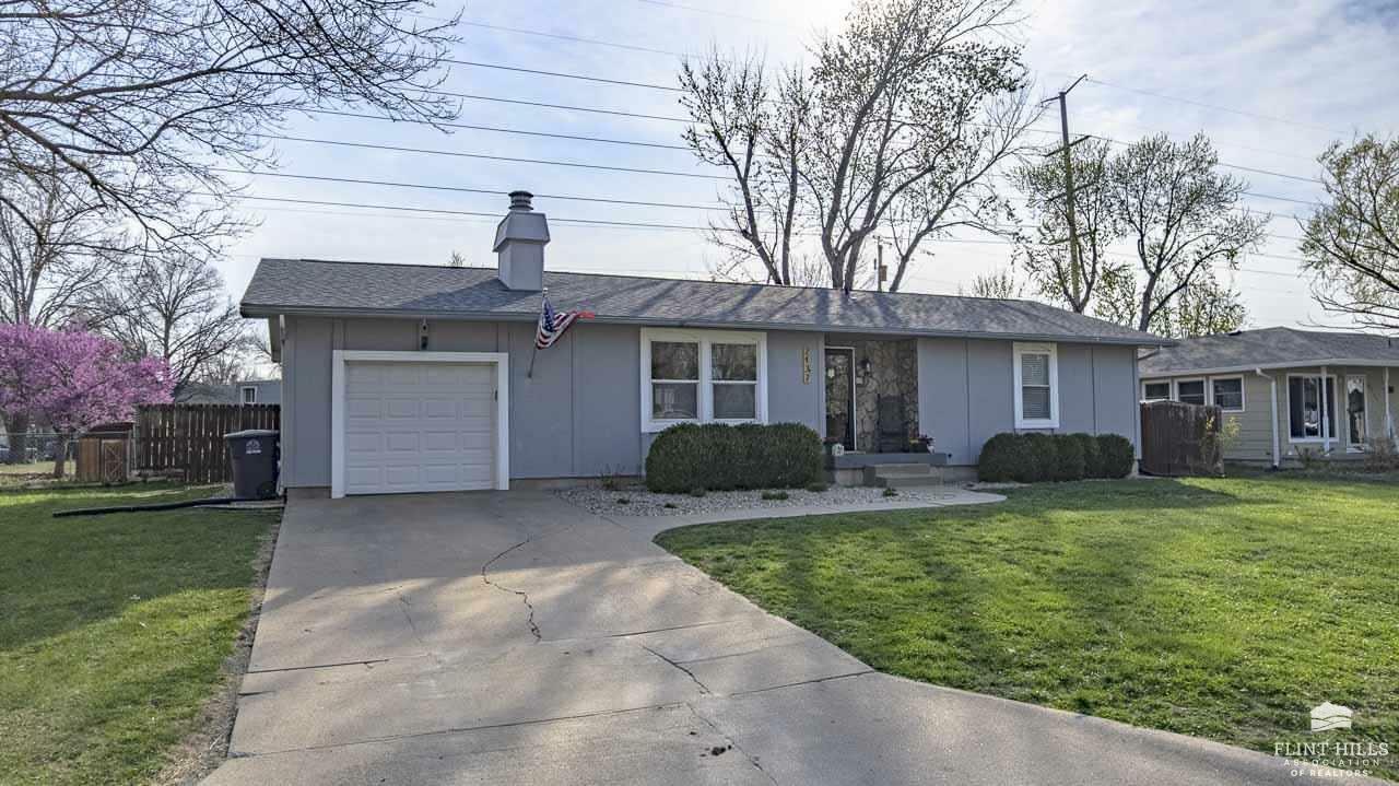 Property Photo: 2137 Griffith Terrace KS 66502