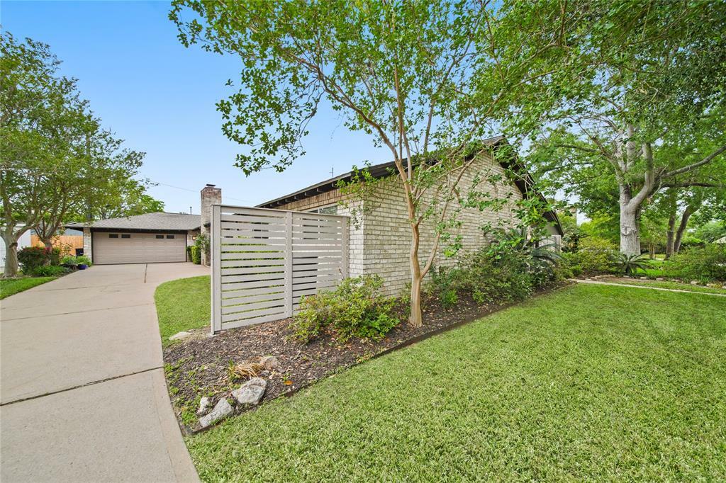 Property Photo: 9710 Burdine Street TX 77096