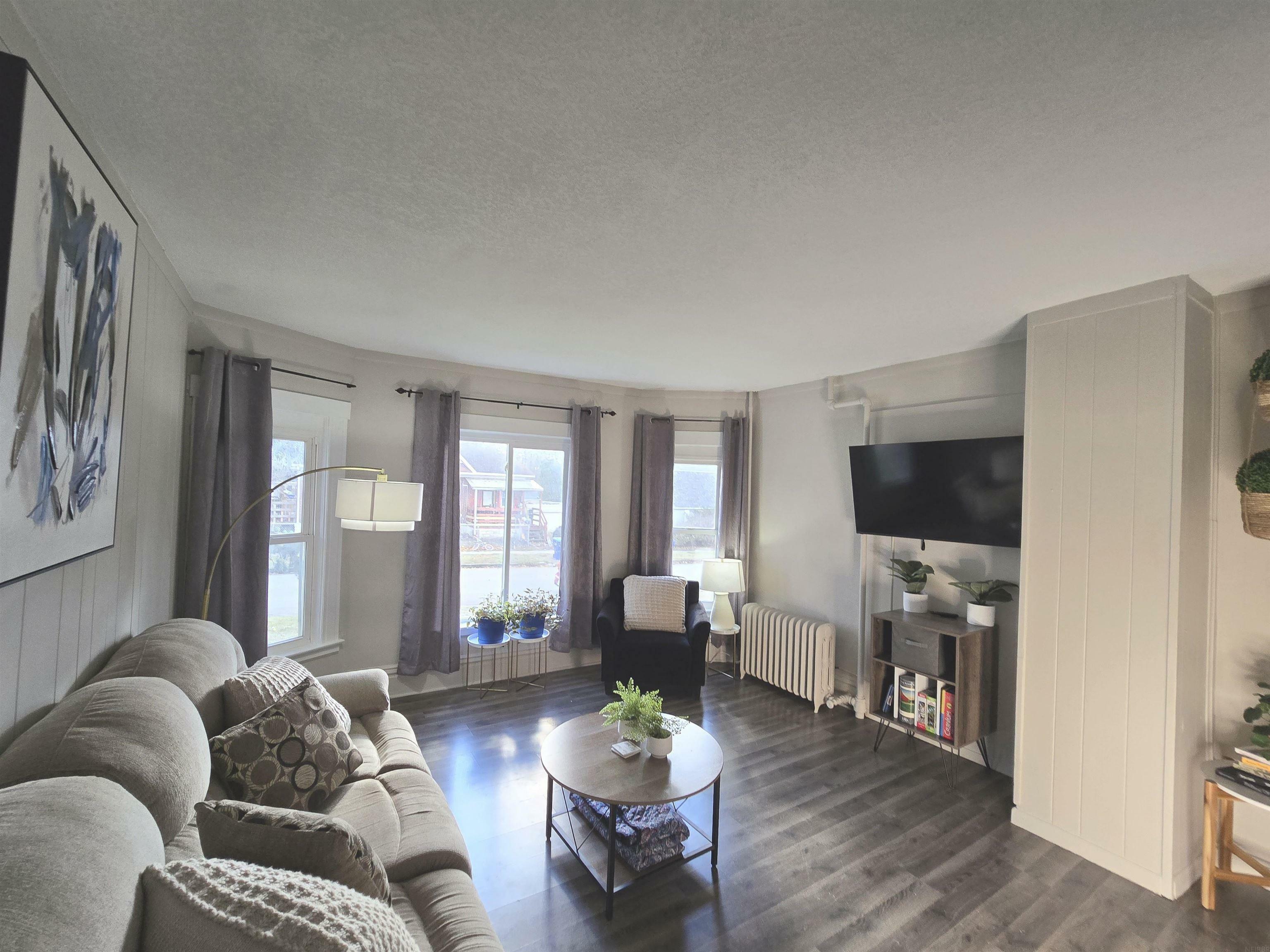 Property Photo:  40 SE 5th Avenue  IA 50662 