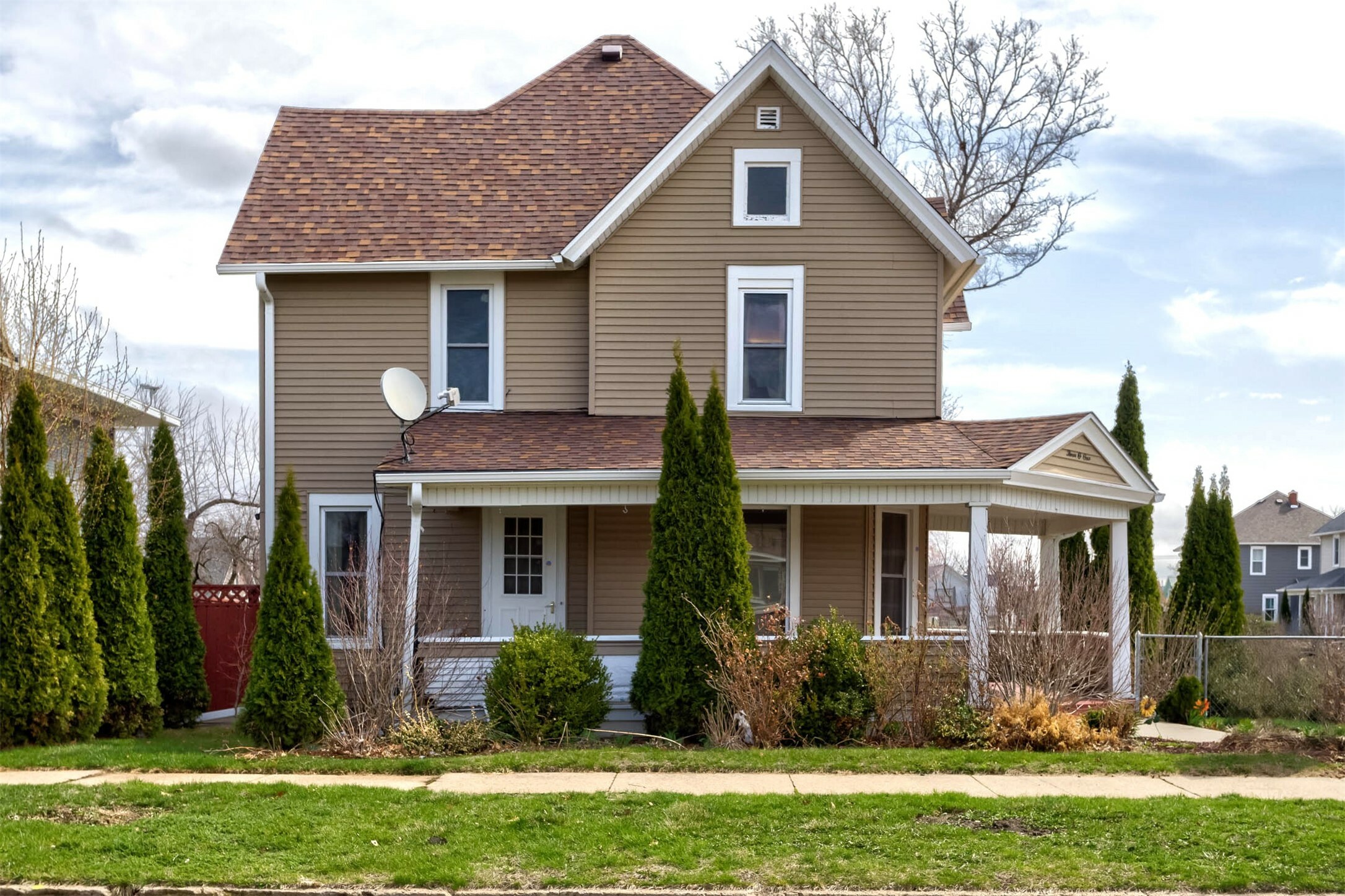 Property Photo: 301 N 4th St Street IA 50158