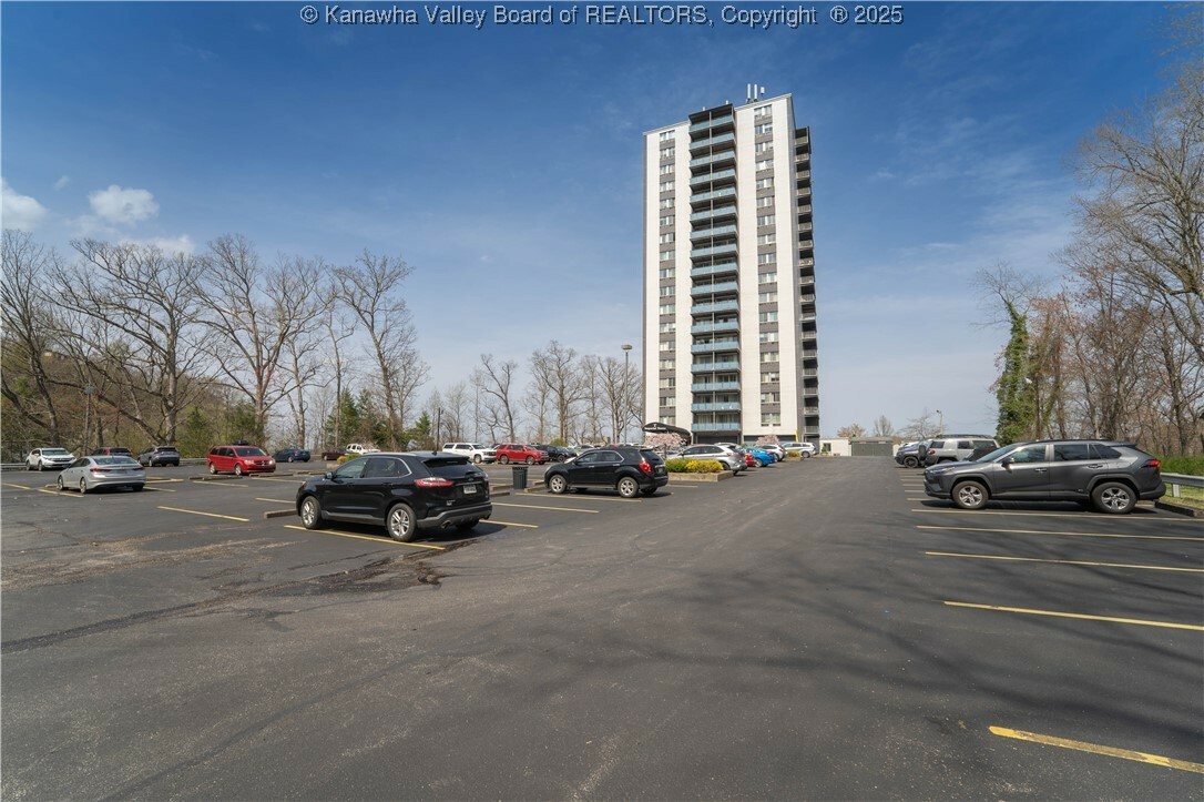 1800 Roundhill Road 404  Charleston WV 25314 photo