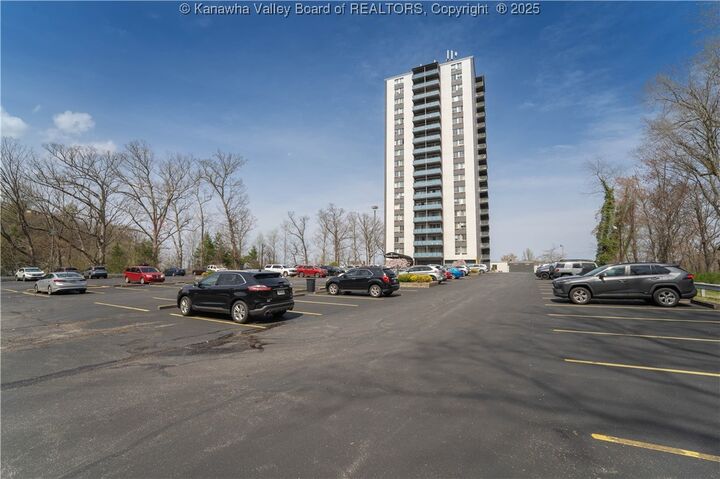 1800 Roundhill Road 404  Charleston WV 25314 photo