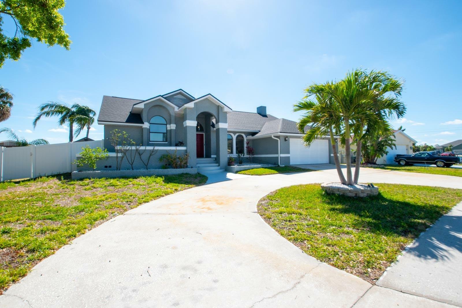 Property Photo: 6505 Bimini Court FL 33572