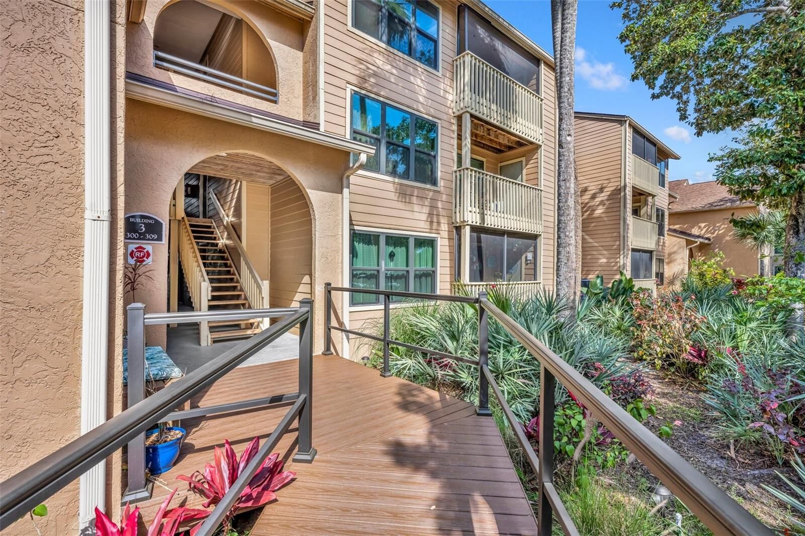 Property Photo:  1401 S Palmetto Avenue 300  FL 32114 