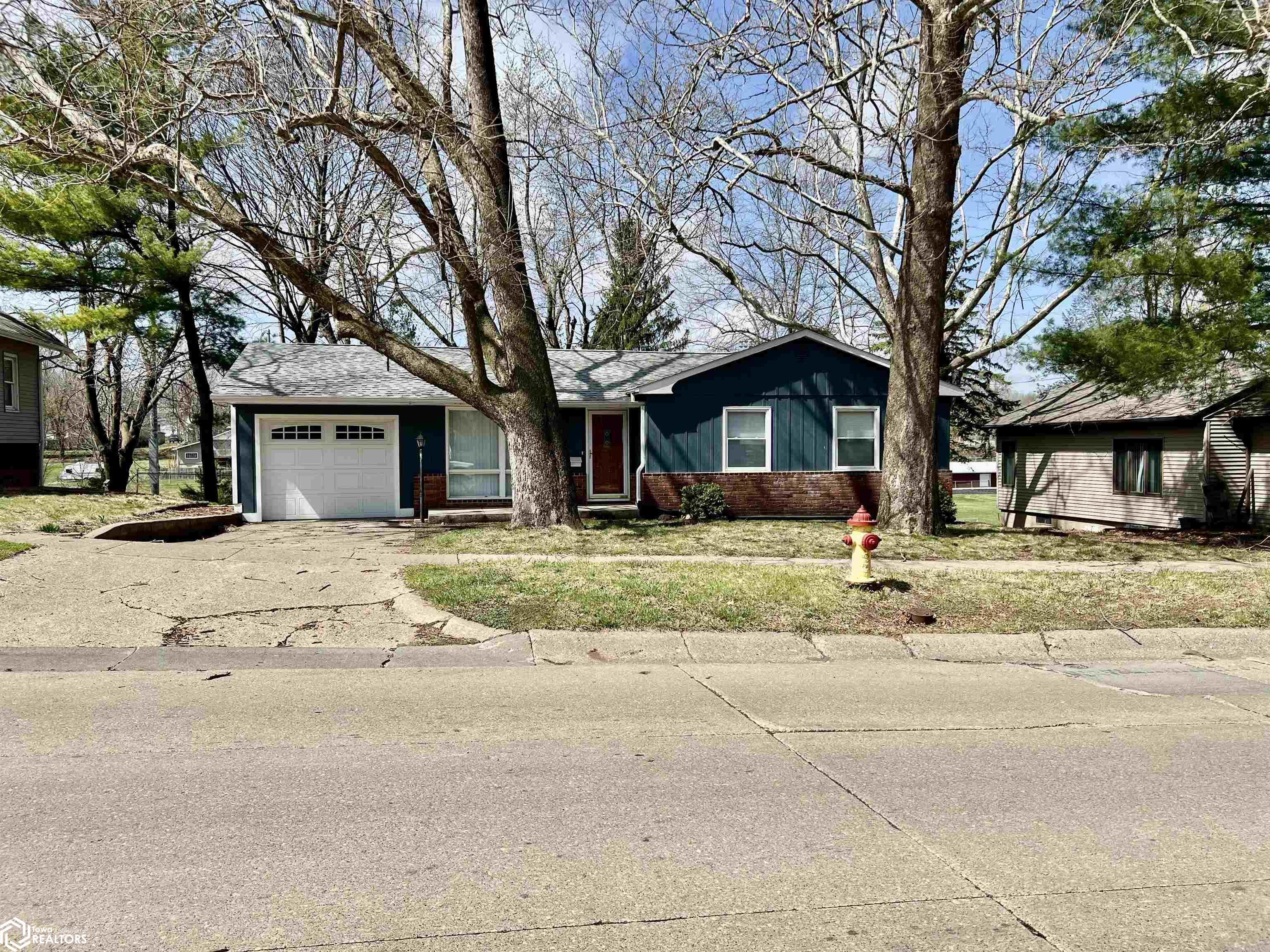 Property Photo: 505 N 3rd Street IA 52577