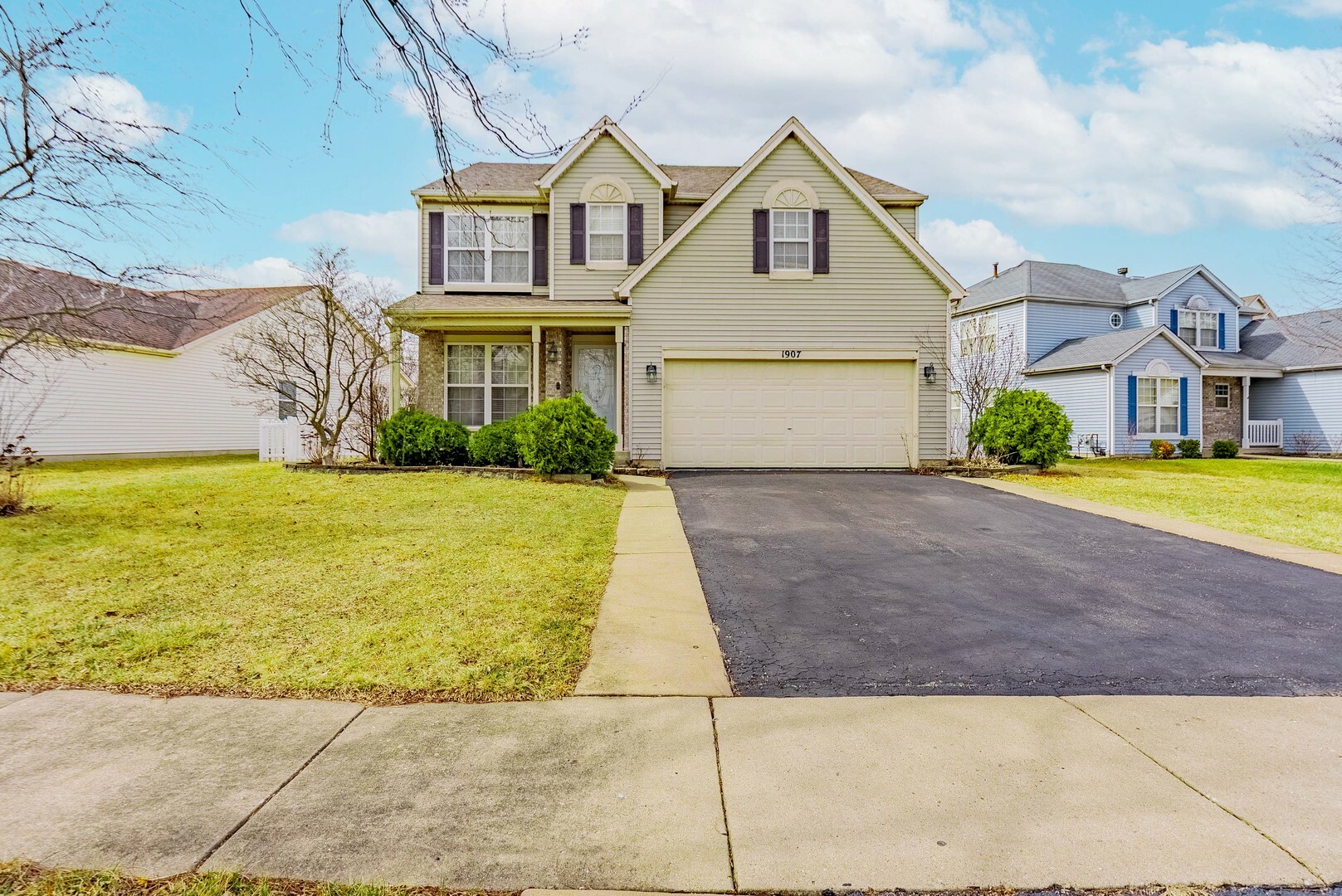 Property Photo: 1907 Long Ridge Court IL 60586