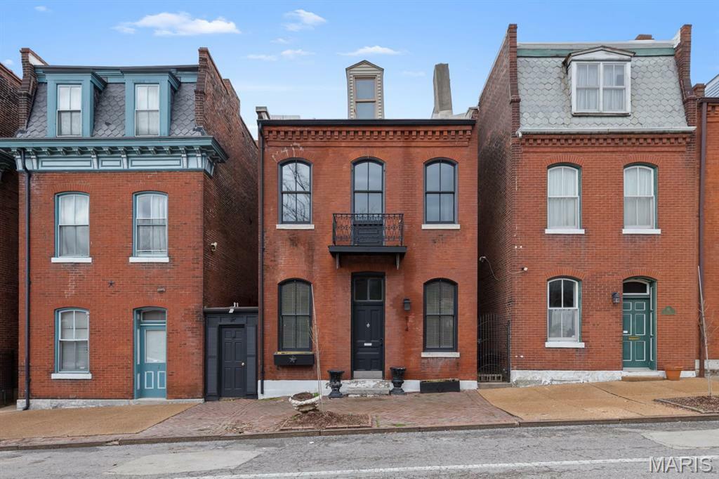 Property Photo: 914 Russell Boulevard MO 63104