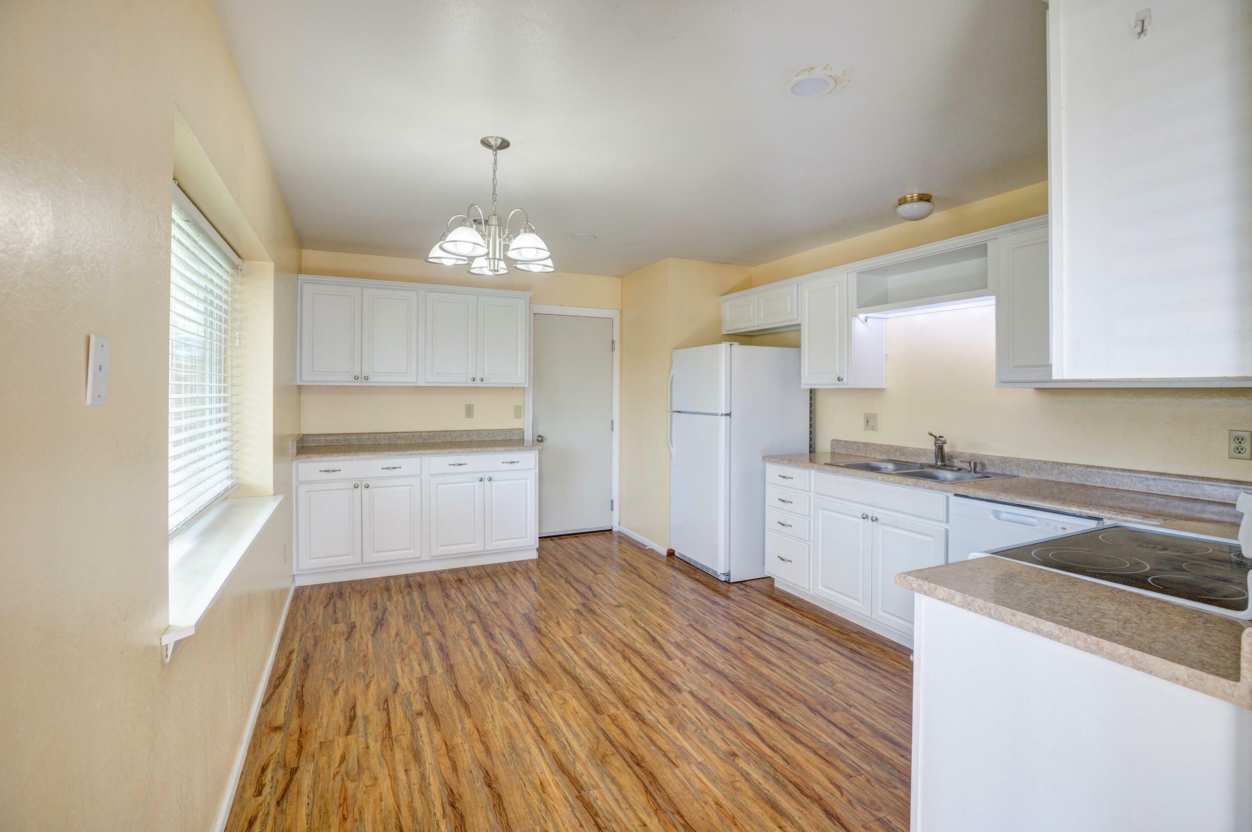 Property Photo: 2368 Redwood Avenue OR 97527