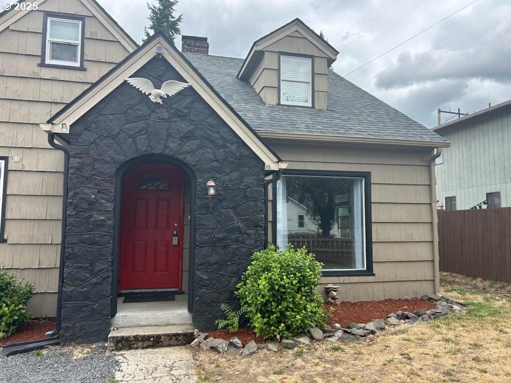 Property Photo:  1910 E 33rd St  WA 98663 