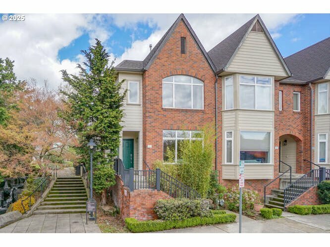 Property Photo: 114 W 24th St WA 98660