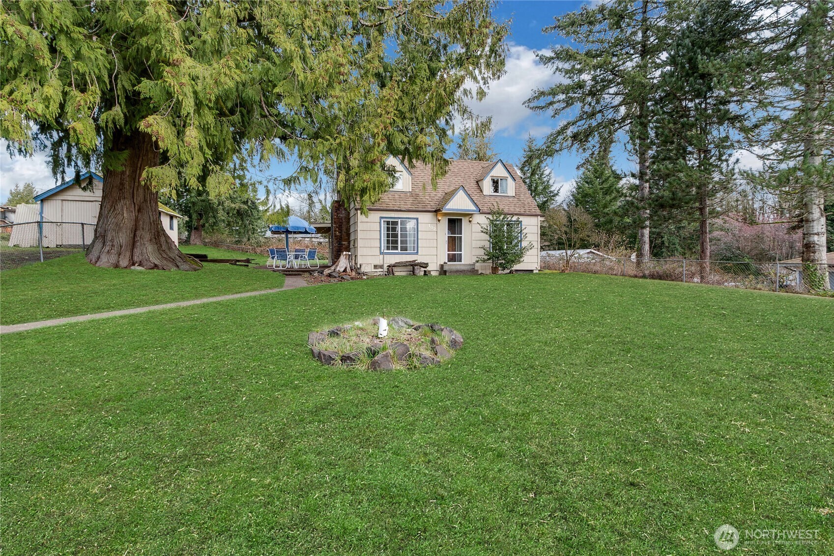 Property Photo: 102 W Poplar St WA 98584
