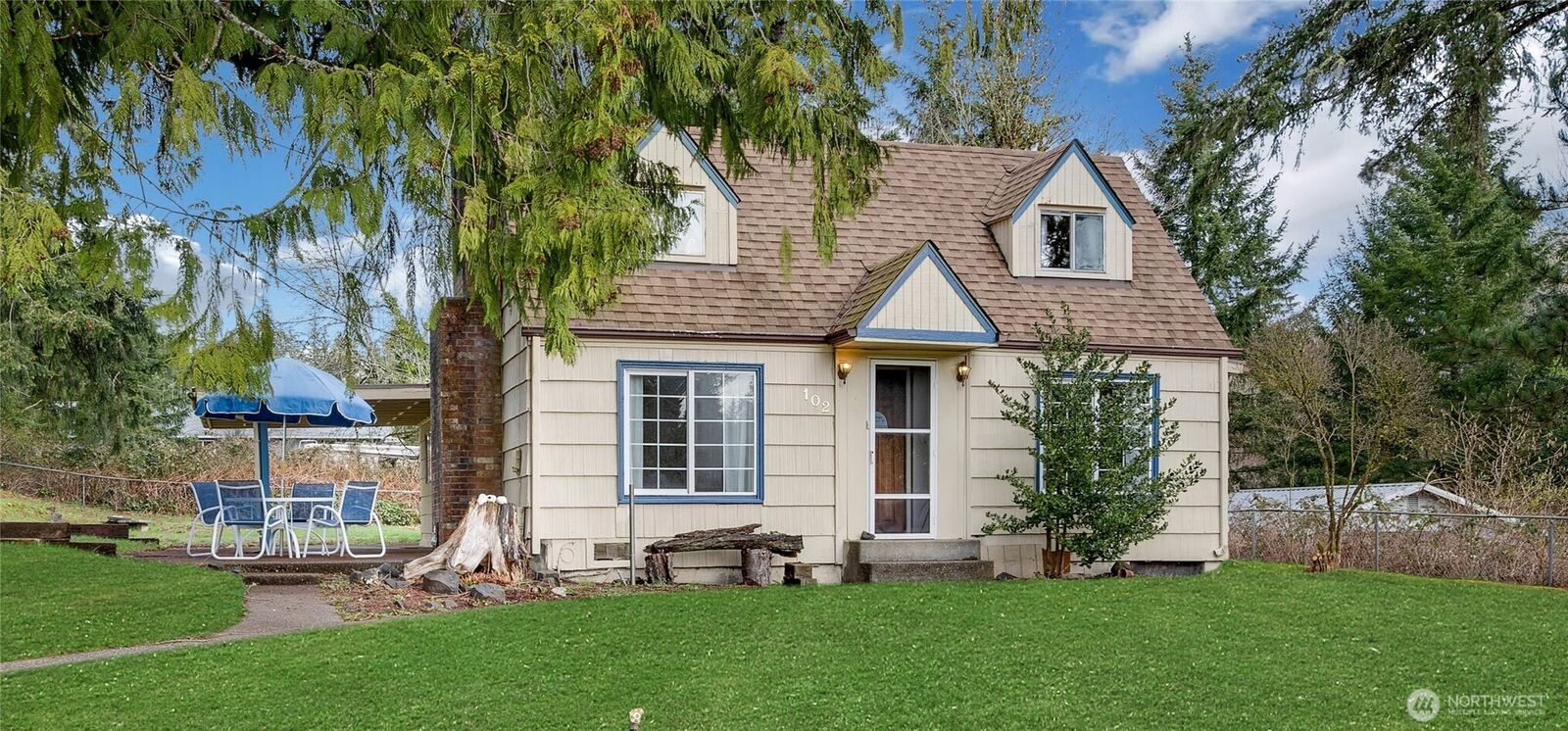 Property Photo: 102 W Poplar St WA 98584