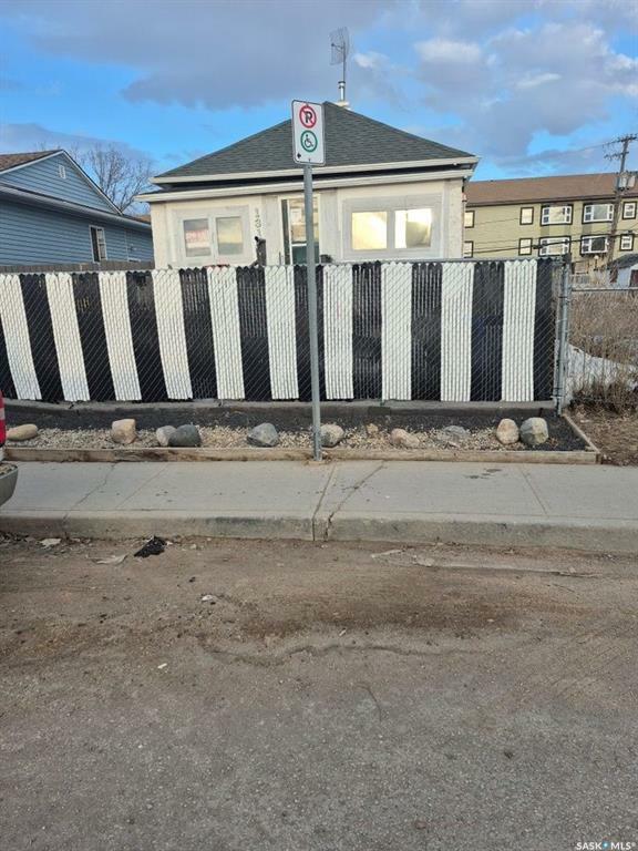 1316 Angus Street  Regina SK S4T 1Y8 photo