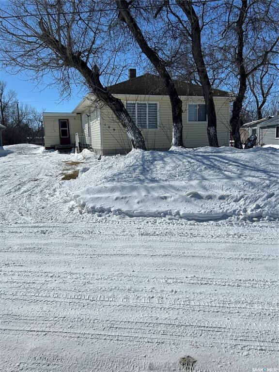 Photo de la propriété: 109 1st Avenue NW SK S0A 1N0