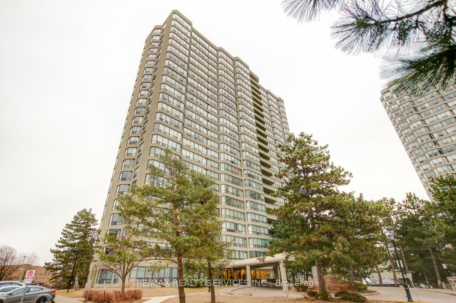 Property Photo: 22 Hanover Road 205 ON L6S 5K7