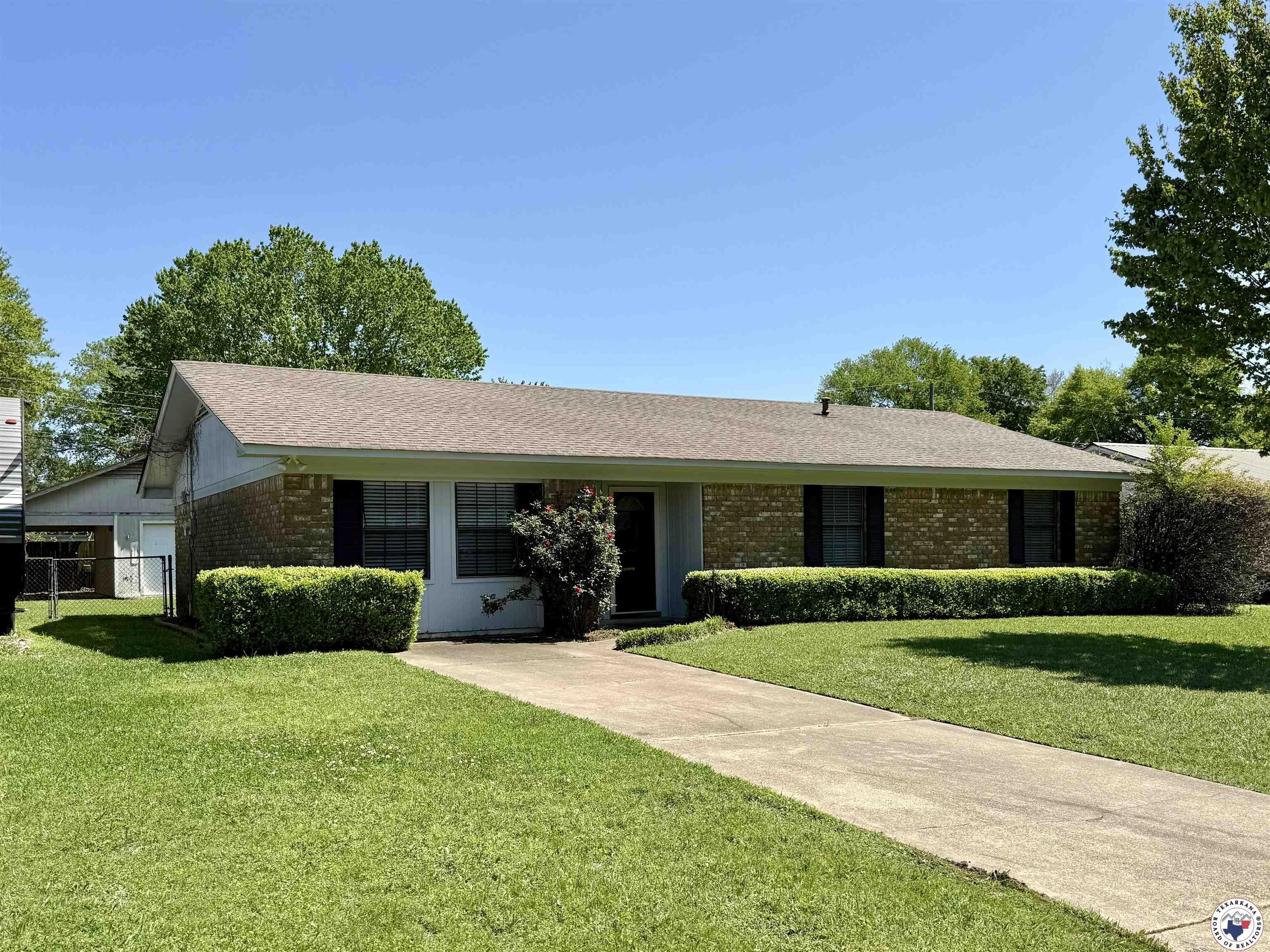 Property Photo: 4906 Ridgeway Dr AR 71854