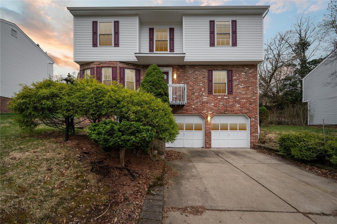 Property Photo: 102 Edgemeade Dr PA 15146