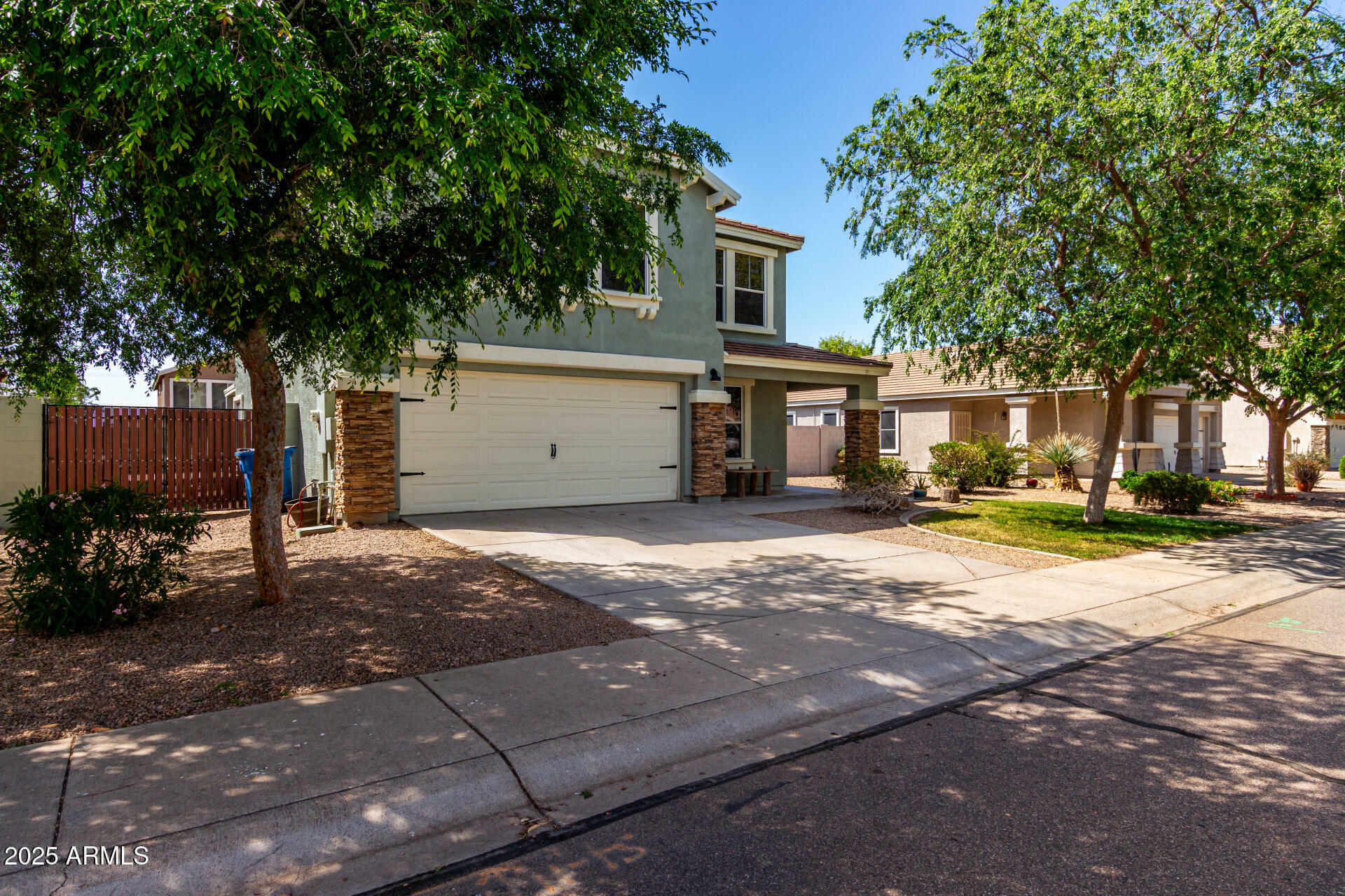 Property Photo: 1761 E 38th Avenue AZ 85119