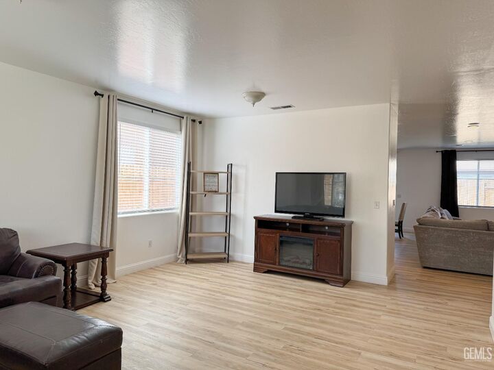Property Photo:  11604 Revolution Road  CA 93312 