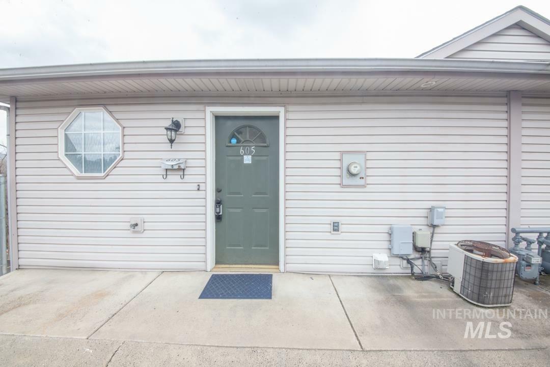 Property Photo: 605 Park Street ID 83501