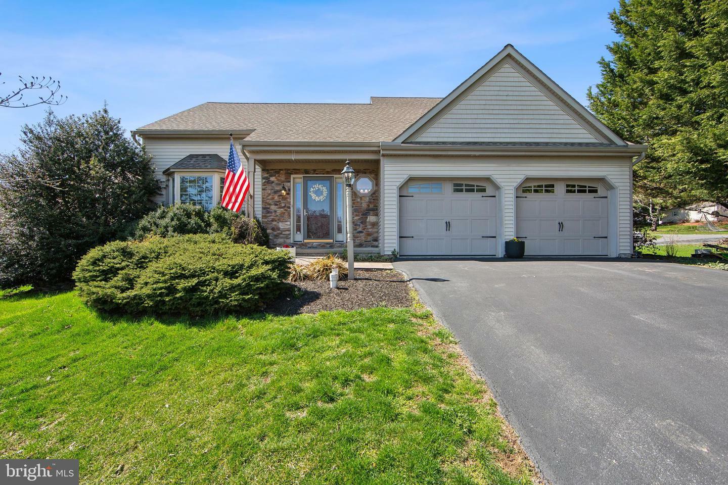 34 Camellia Court  Lititz PA 17543 photo