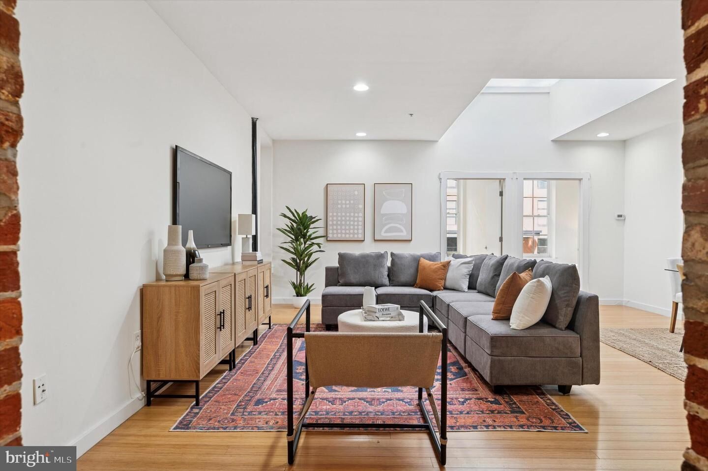 Property Photo:  209 Cuthbert Street 104  PA 19106 