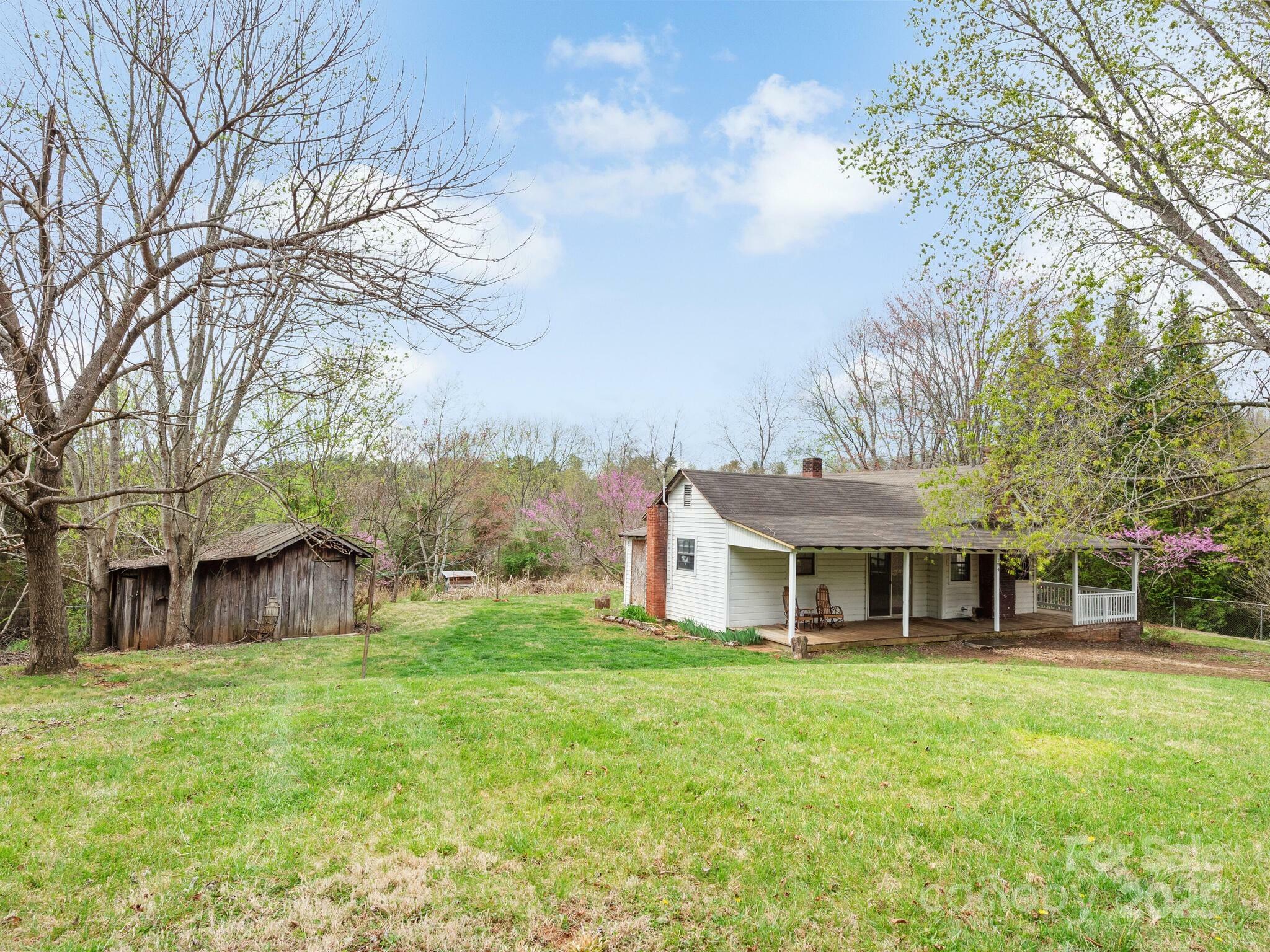 Property Photo: 124 Dog Star Lane NC 28701