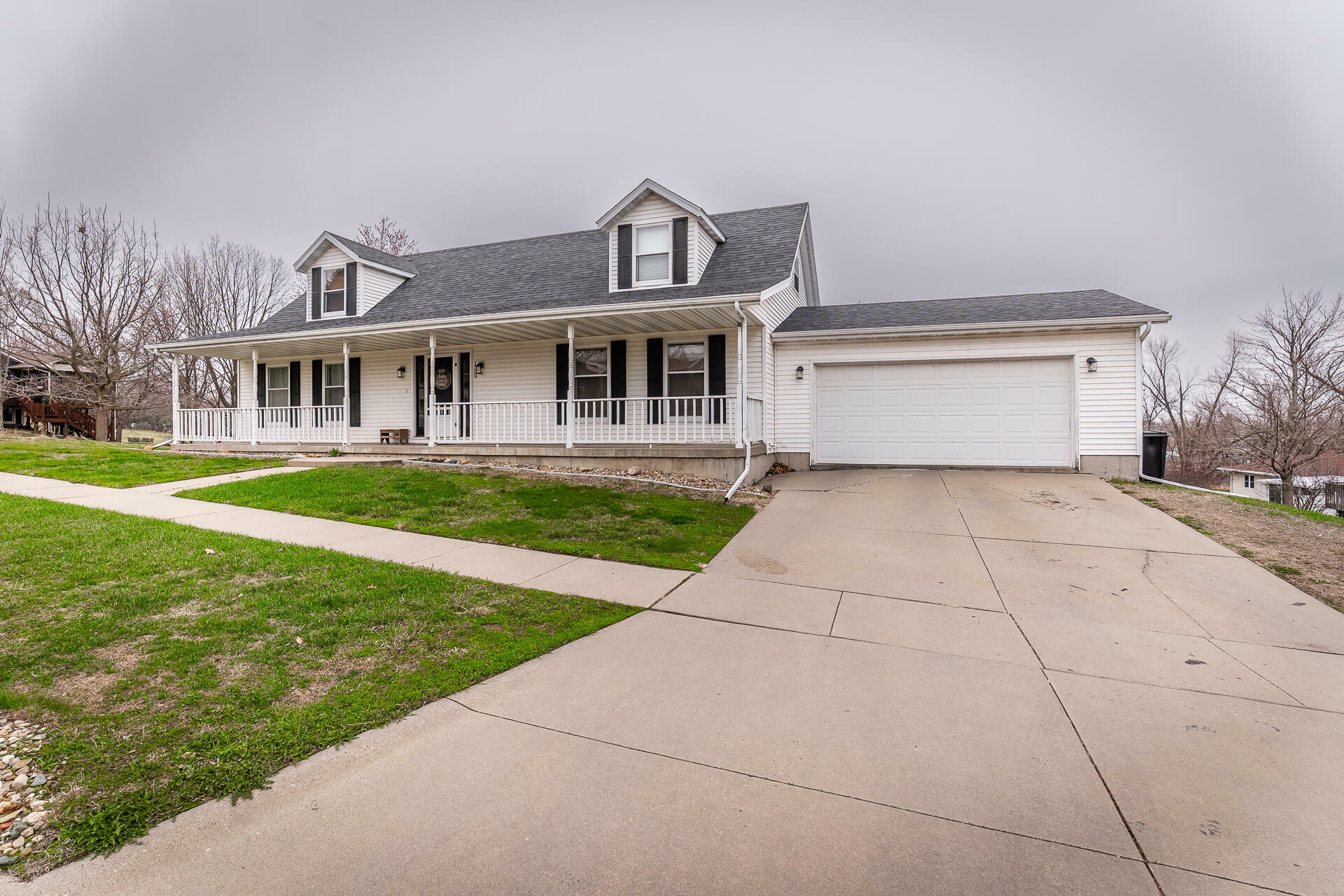 Property Photo: 1309 Emerald Drive IA 50158