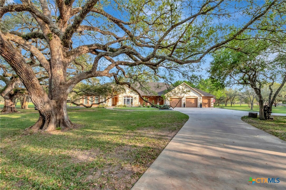 Property Photo: 319 Post Oak Bend TX 77968