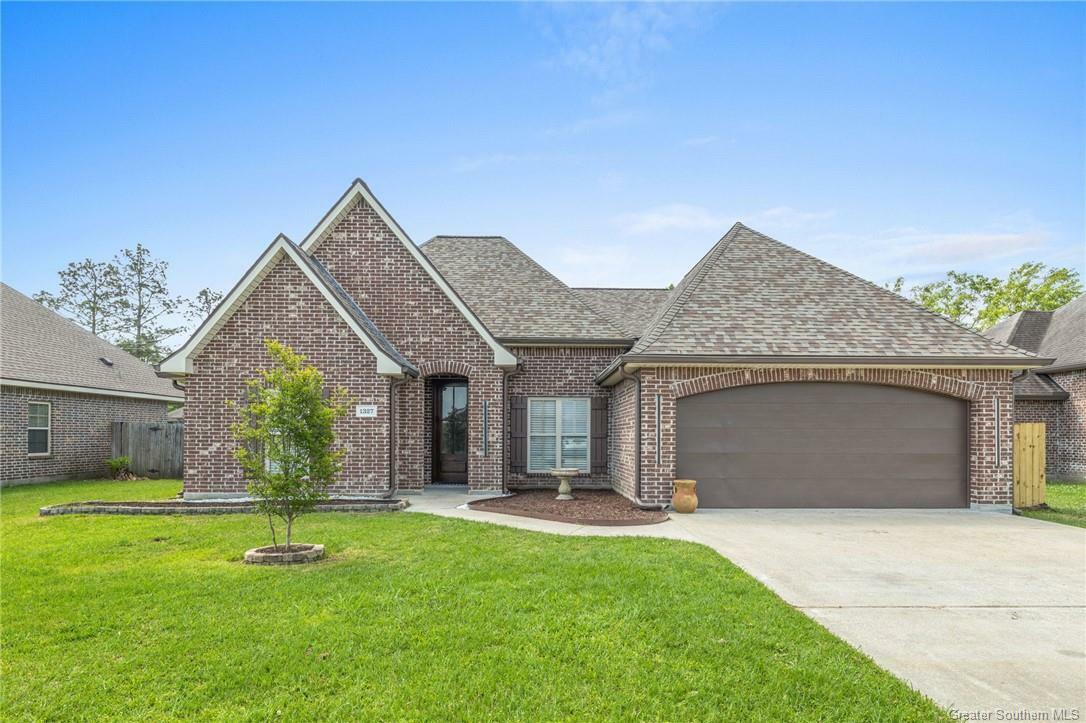 Property Photo: 1327 W Eagle'S Nest Drive LA 70611
